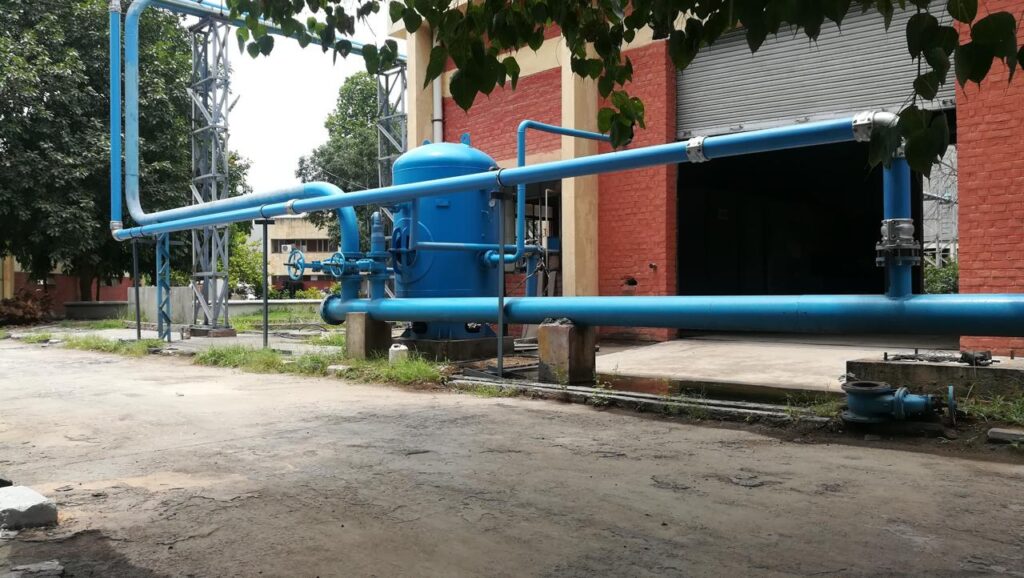 Gas distribution network piping systems